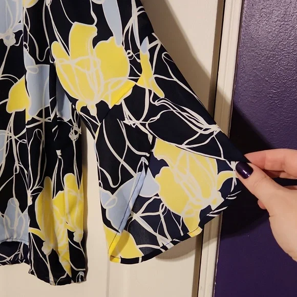 Chaus New York Sheer Fliwing Blouse Navy with Floral Print - XL - Picture 2 of 5